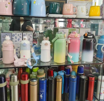 积压倒闭百货店回收